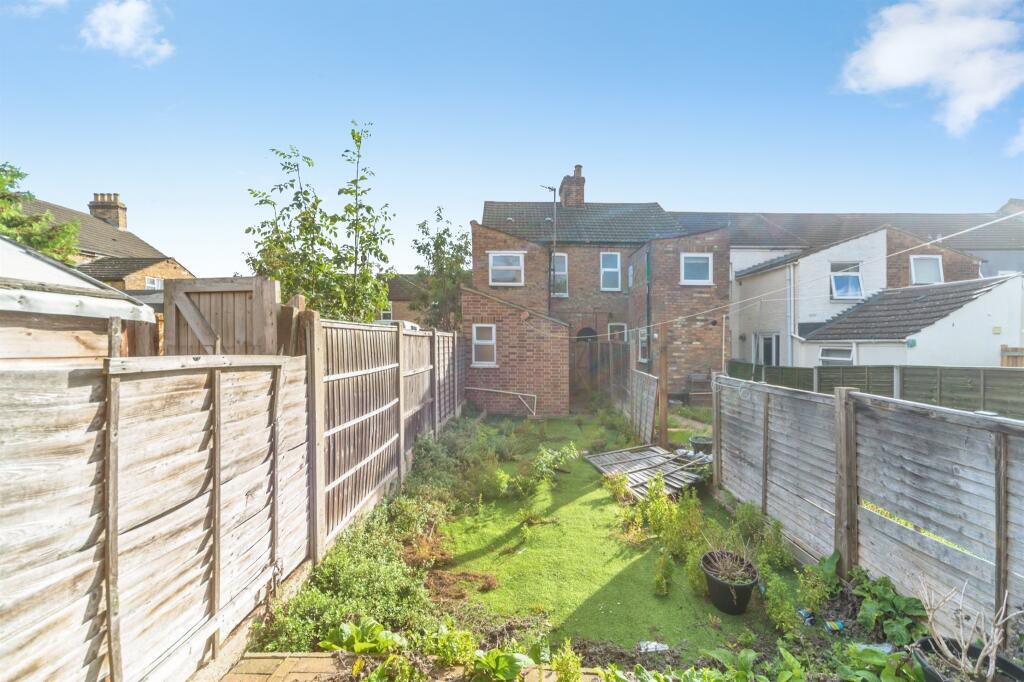 House in Milton Keynes, Bedford - View 4