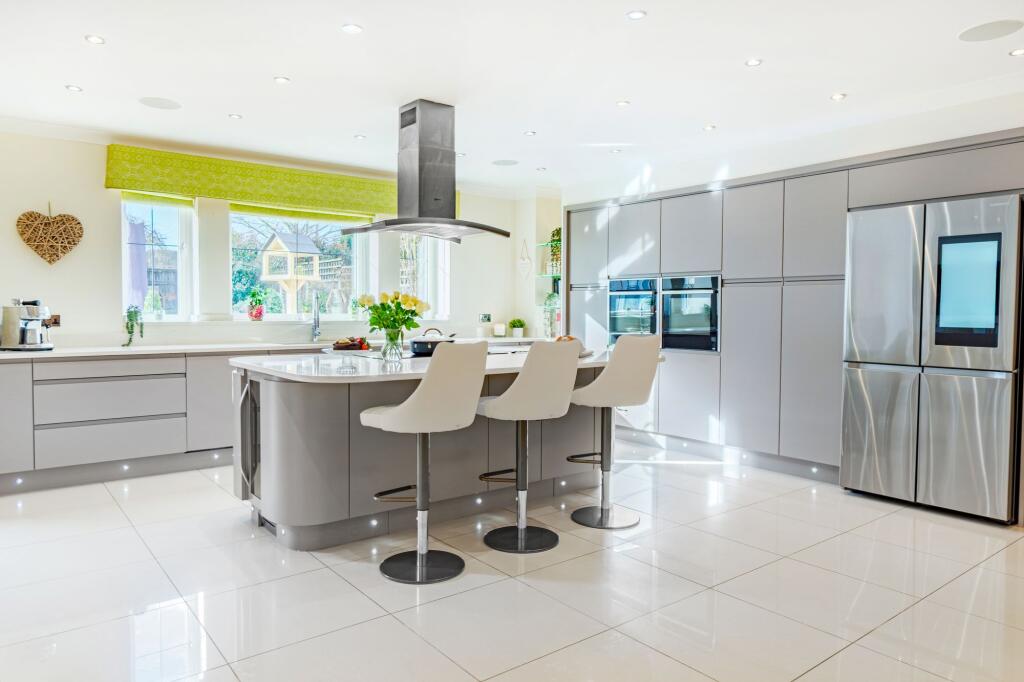 Flawless finishes at Daven House... photo 4