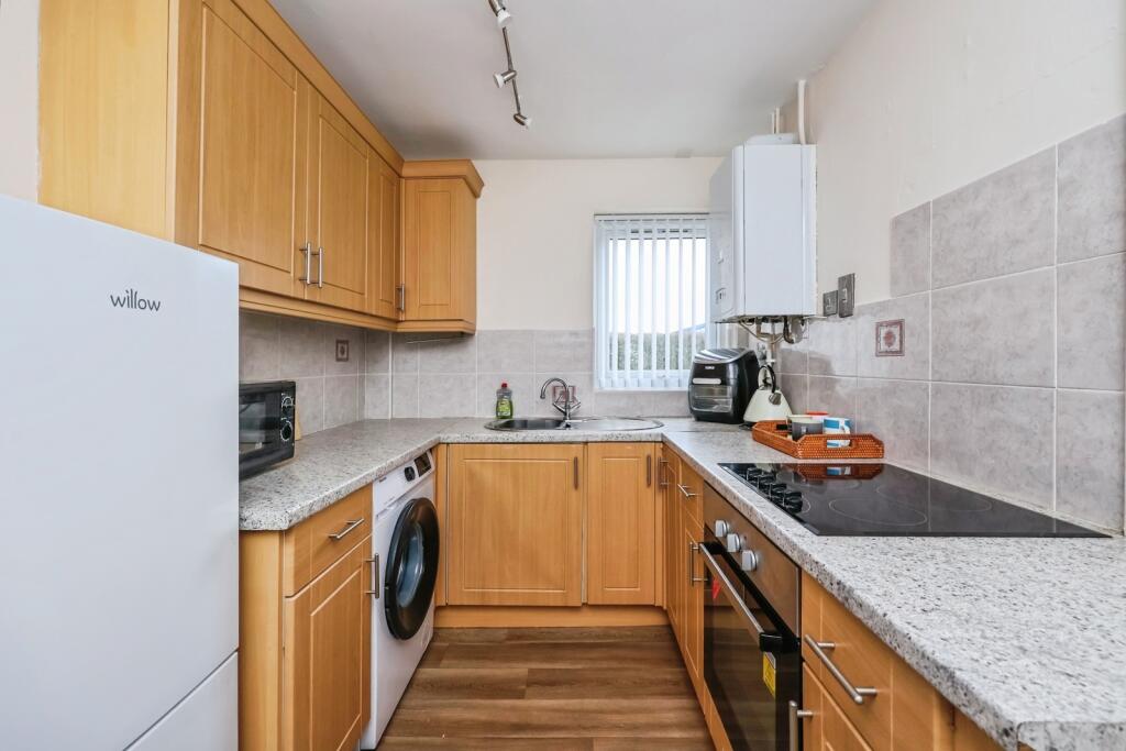 Field Avenue, Hucknall, Nottingham, Nottinghamshire, NG15 - View 3