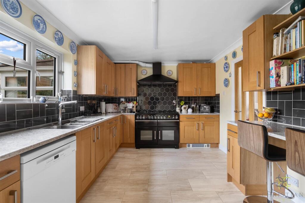 Wickham Close, Wickhamford, Evesham photo 4