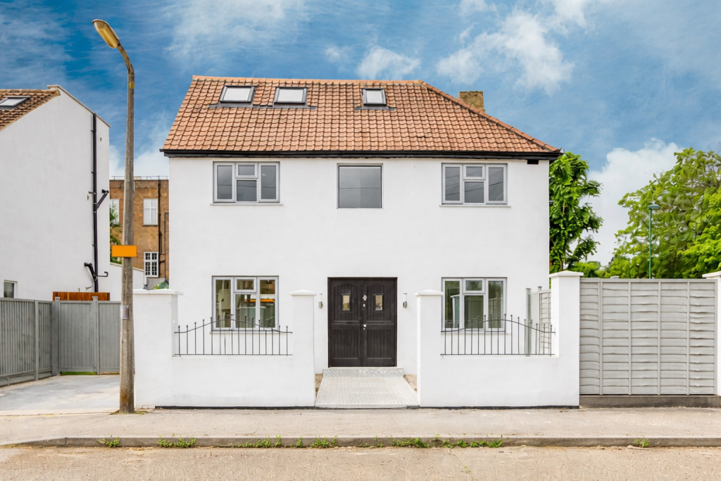 Main image of property: Beverley Gardens, Worcester Park, Surrey, KT4 8AG