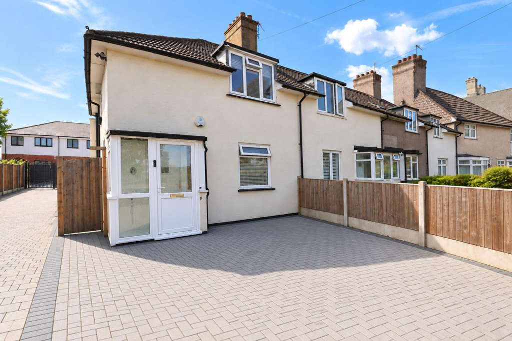 House in London - View 2