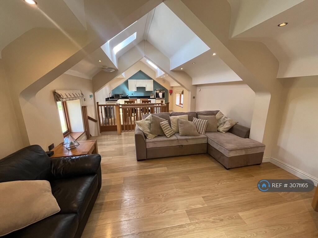 House in Stoke-on-Trent - View 4