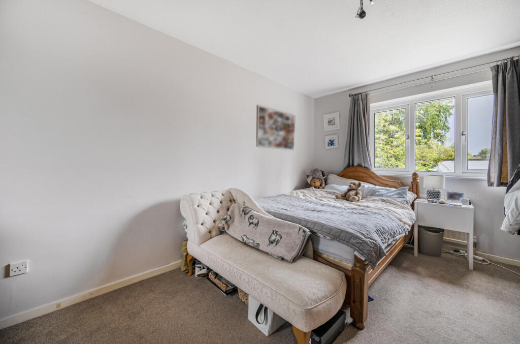 House in Bracknell - More