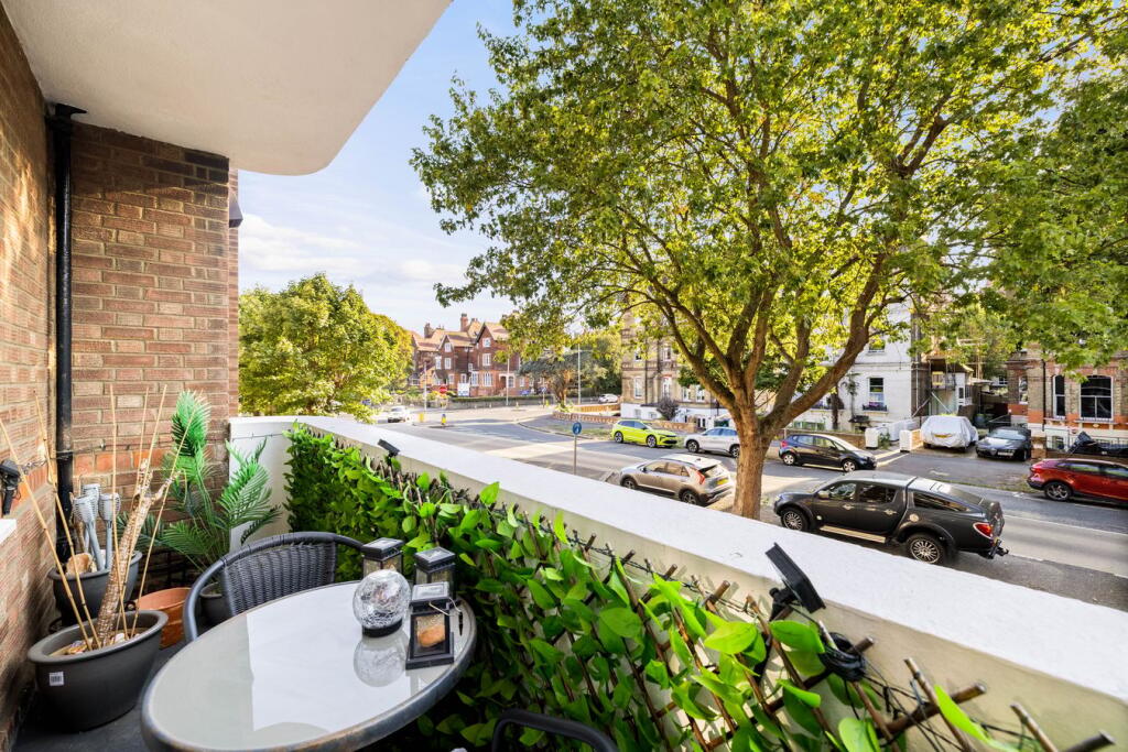 Apartment in Folkestone, Lynwood - View 4