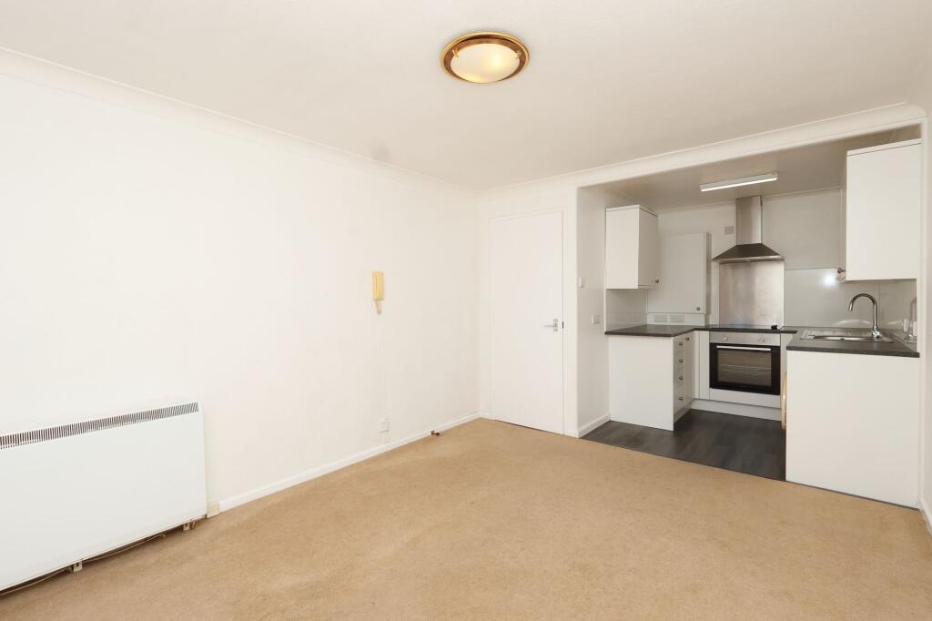 Bridge Road, Worthing, BN14 photo 2
