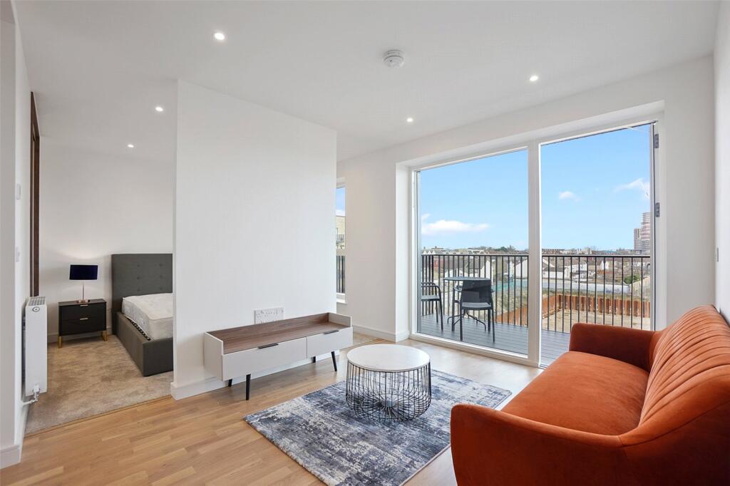 Apartment in Southall - View 4
