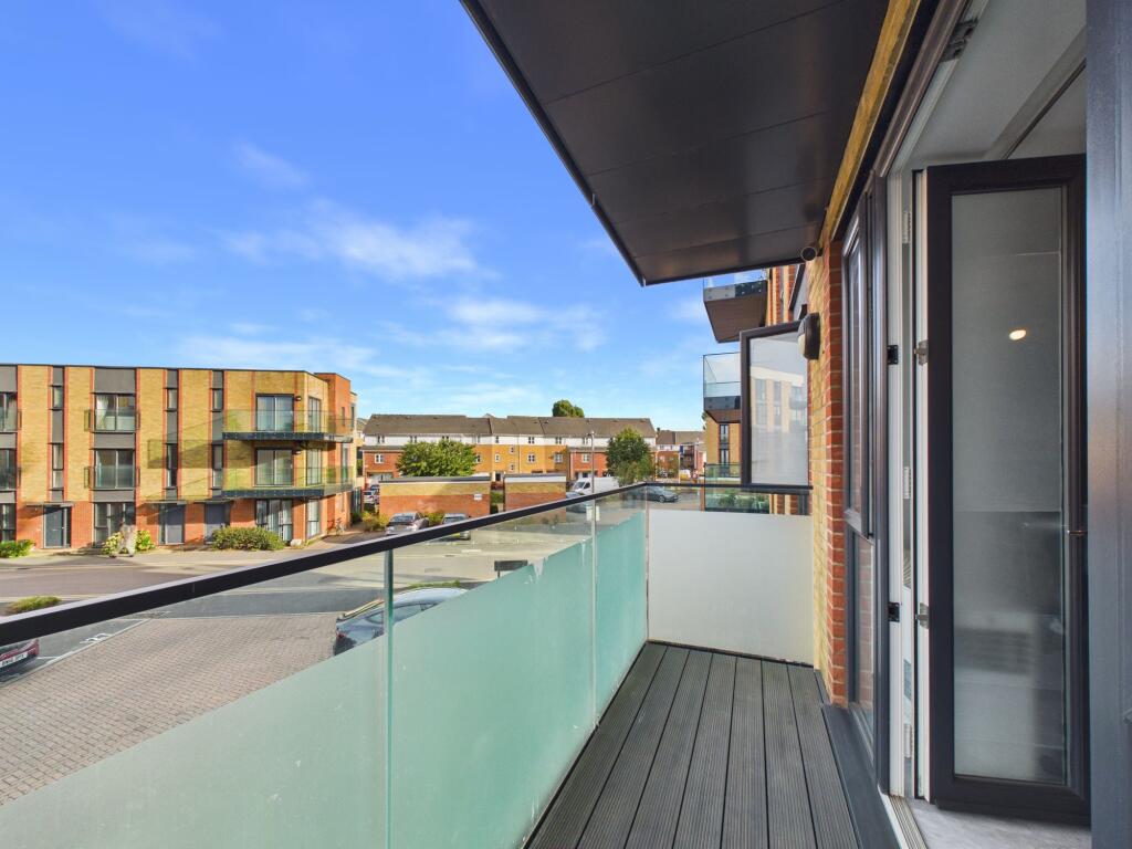 Apartment in Reading - View 4
