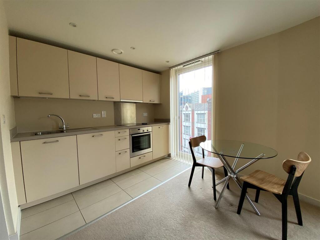 Apartment in Manchester - More