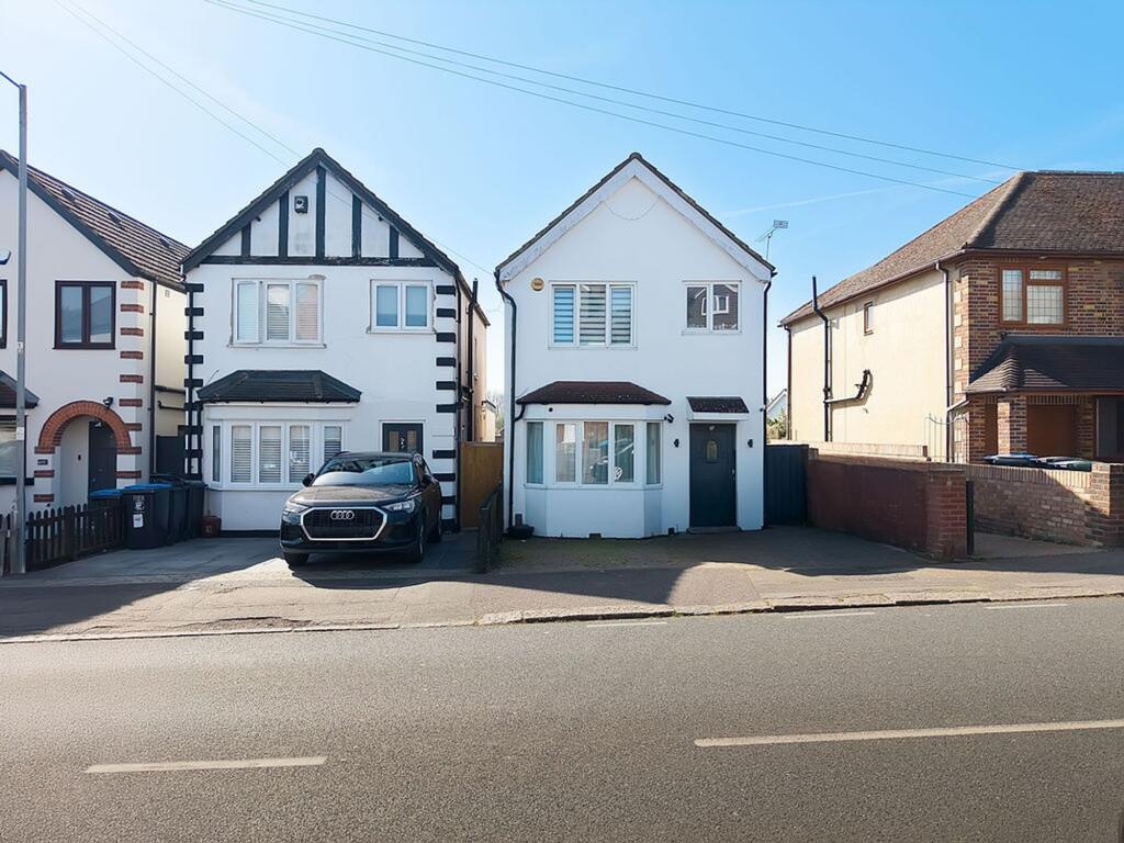 Main image of property: Englands Lane, Loughton, IG10