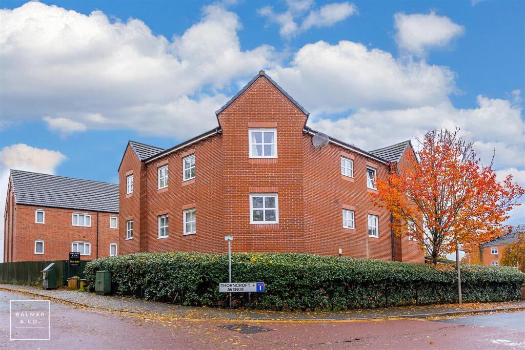 2-bed flat on Thorncroft Avenue, Astley, Tyldesley, M29, £115,000