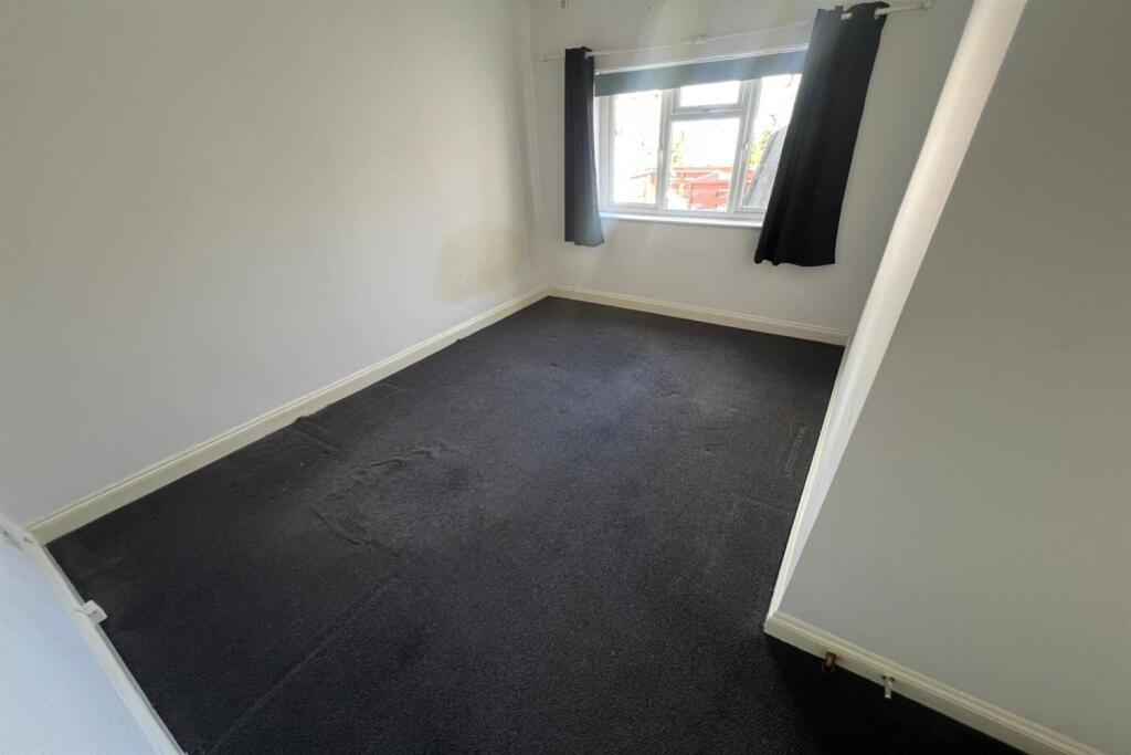 Apartment in Southend-on-Sea - View 5