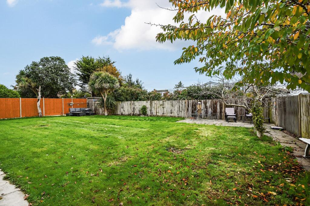 Boleyn Drive, Nyetimber, Bognor Regis PO21 photo 4