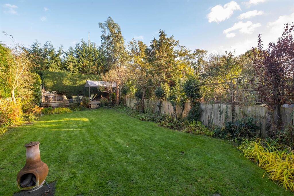 Ember Gardens, Thames Ditton photo 3