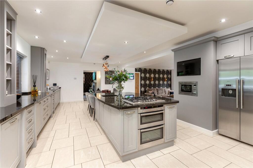 House in Stockton-on-Tees, Nunthorpe - More