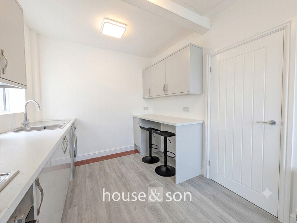 Apartment in Bournemouth, Moordown - View 4