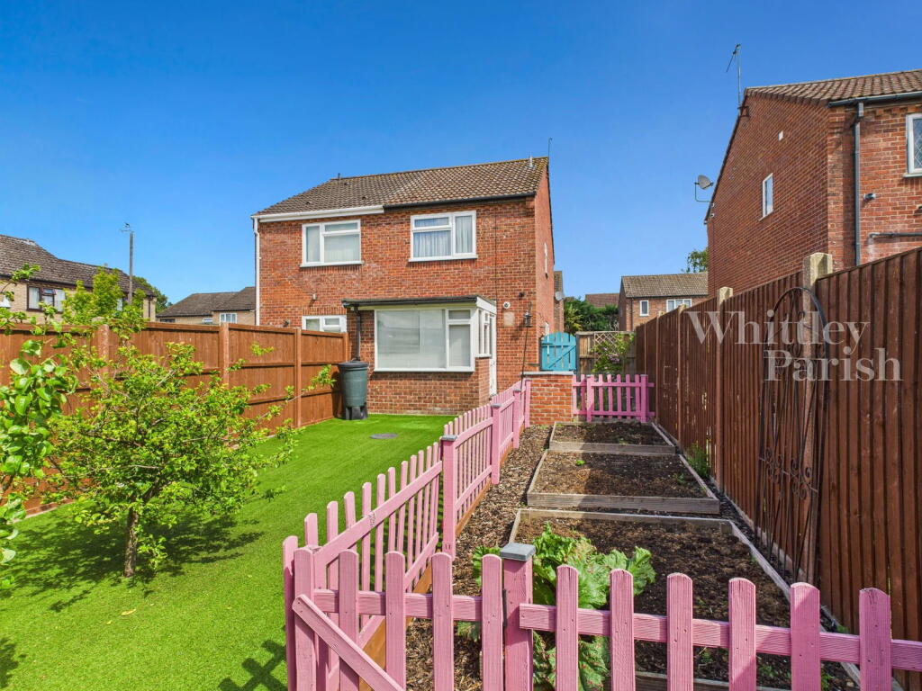 2-bed semi-detached on Gainsborough Avenue, Diss, £190,000