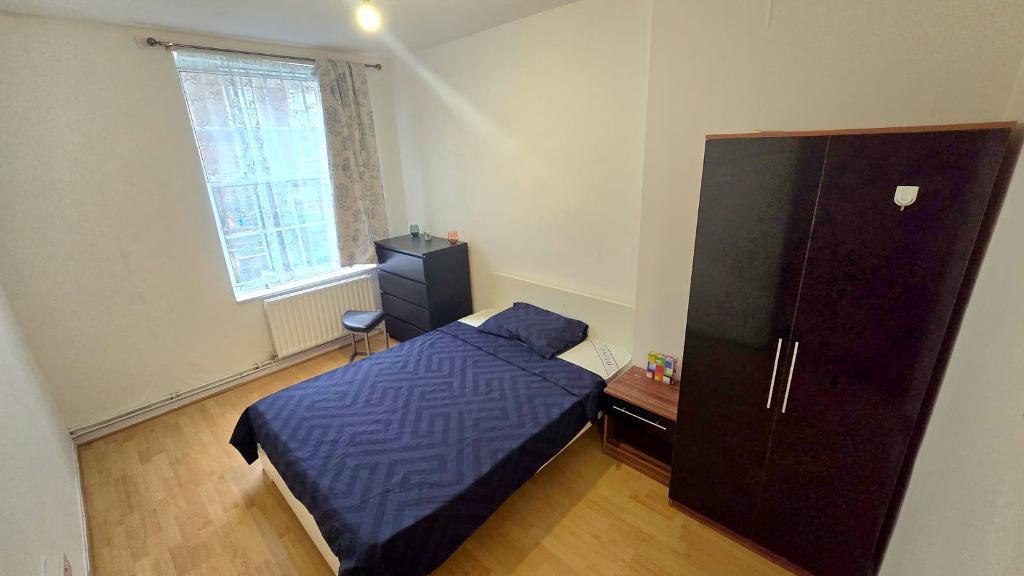 Main image of property: Shadwell Gardens, London, E1 2QQ