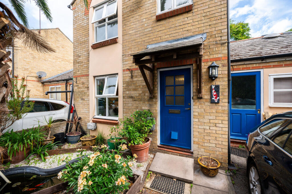 3 bedroom semi-detached house for rent