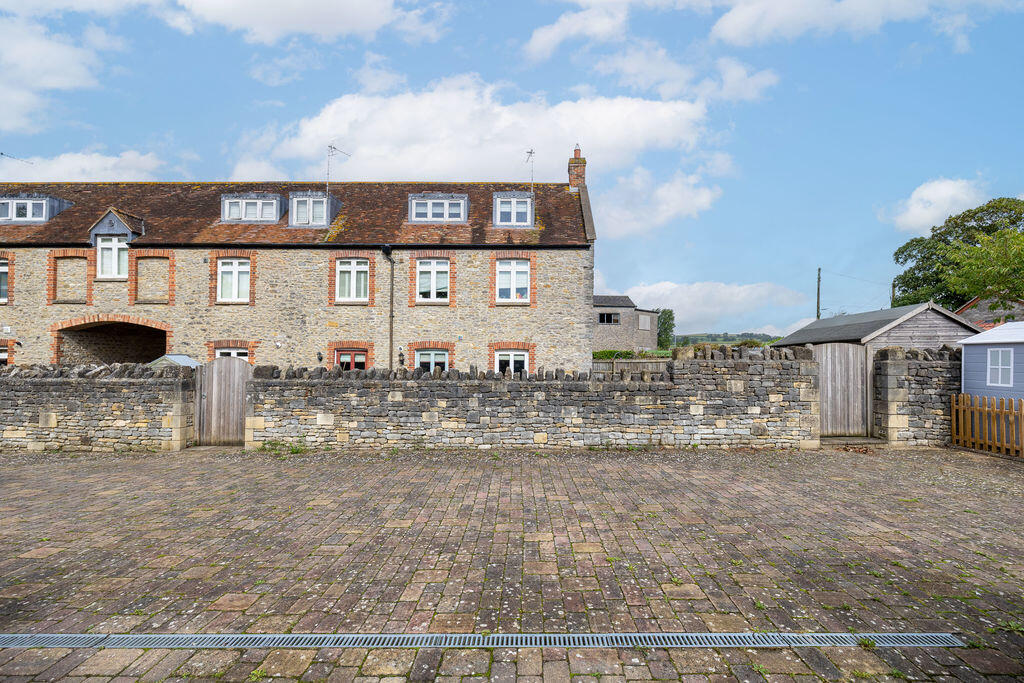 Additional image 4 of Stunning 3-bedroom Silk Mill Conversion In Evercreech