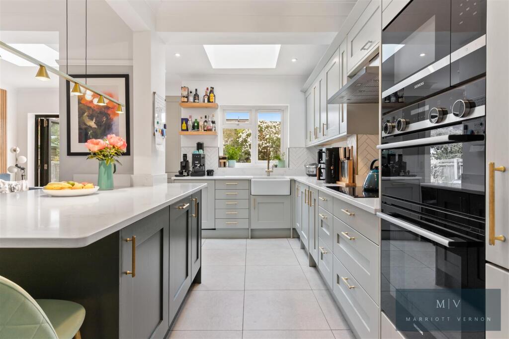 Pagehurst Road, Croydon - More