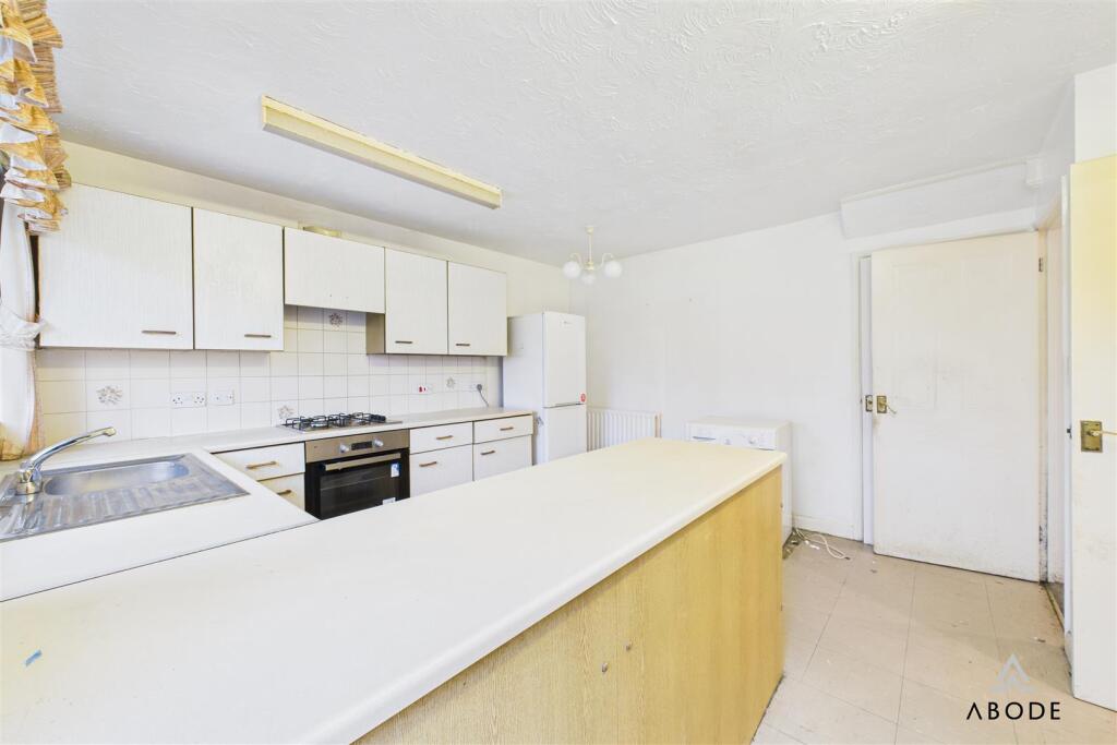 Sherbourne Drive, Burton-On-Trent photo 4
