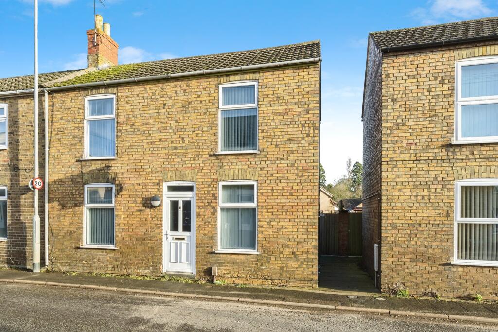 3-bed semi-detached on Ramsey Road, Whittlesey, Peterborough, £210,000