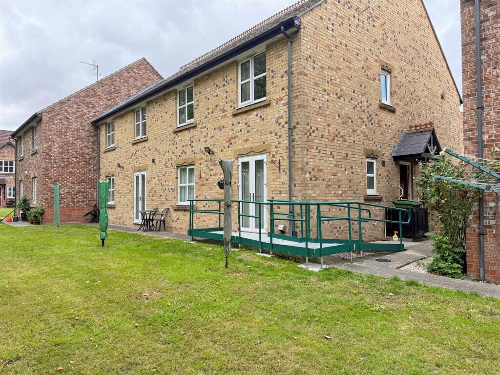 Apartment in Willerby, North Ella, East Riding of Yorkshire - View 3
