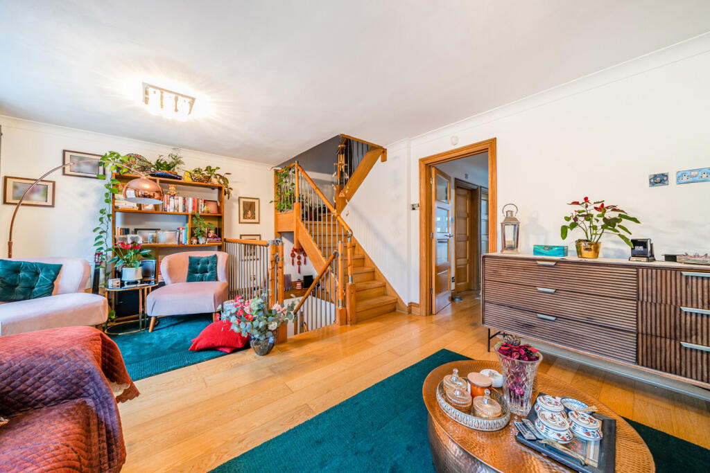 Knoll Crescent, Northwood, Middlesex photo 4