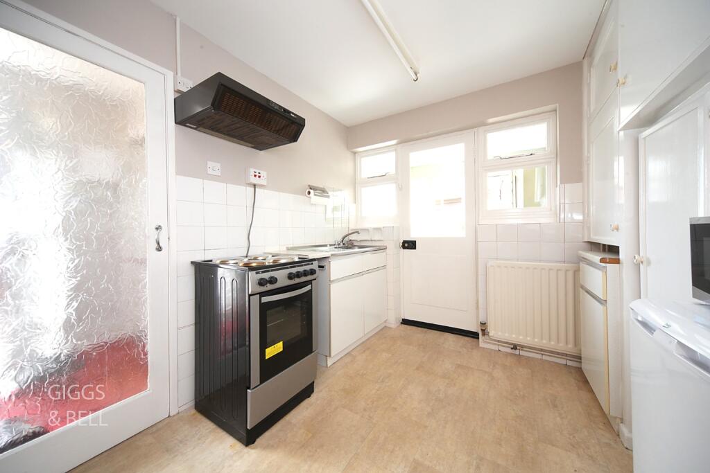 House in Luton - View 4