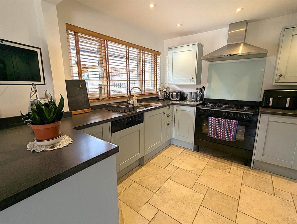 House in Sandown, Yaverland - View 5