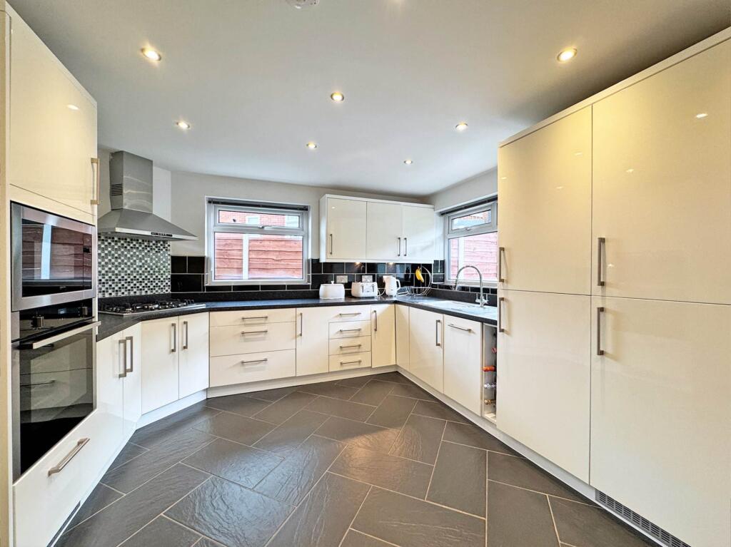 House in Oldham - View 5