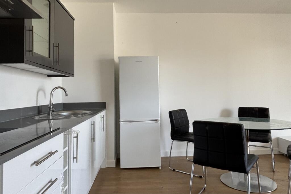 Apartment in Slough - View 2