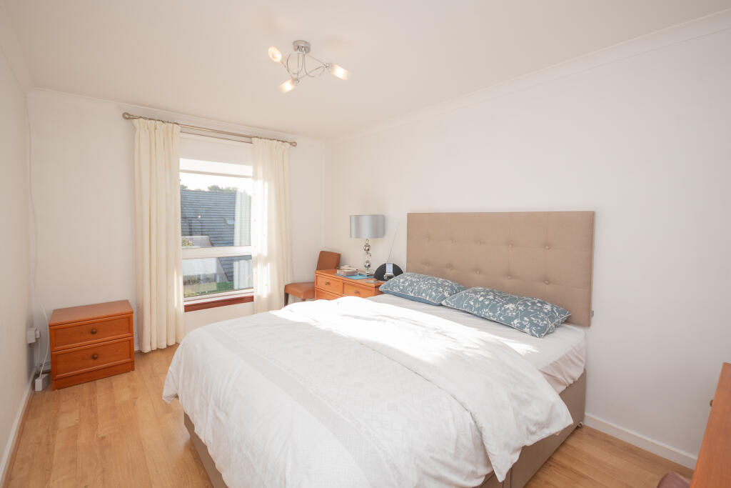 House in Cumbernauld, North Lanarkshire - View 4