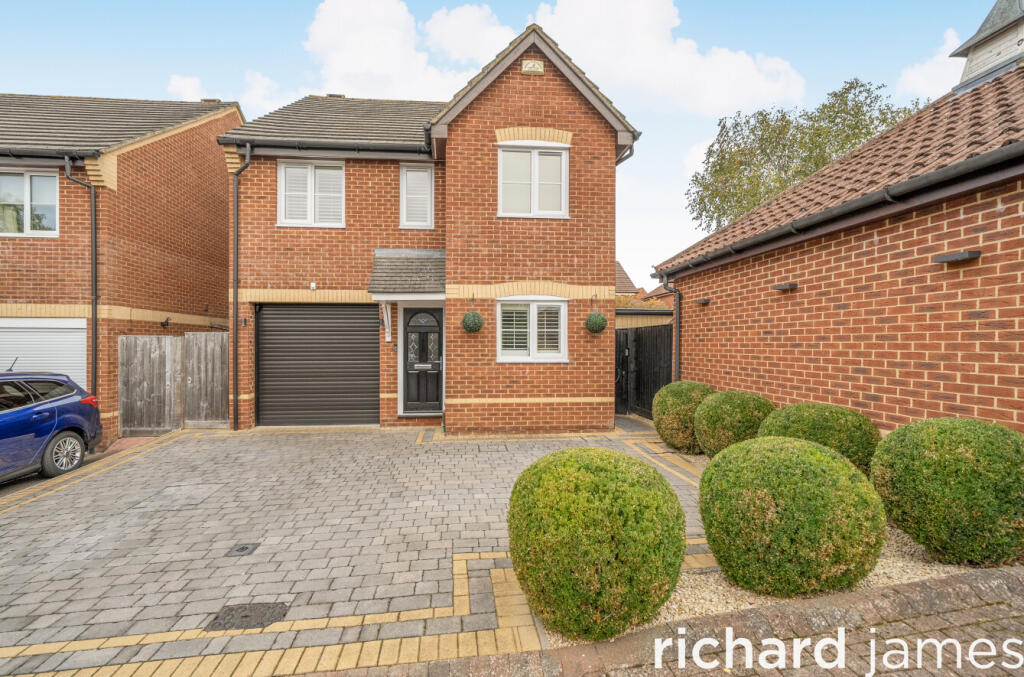 3-bed detached on Tracy Close, Abbey Meads, Swindon, SN25, £375,000