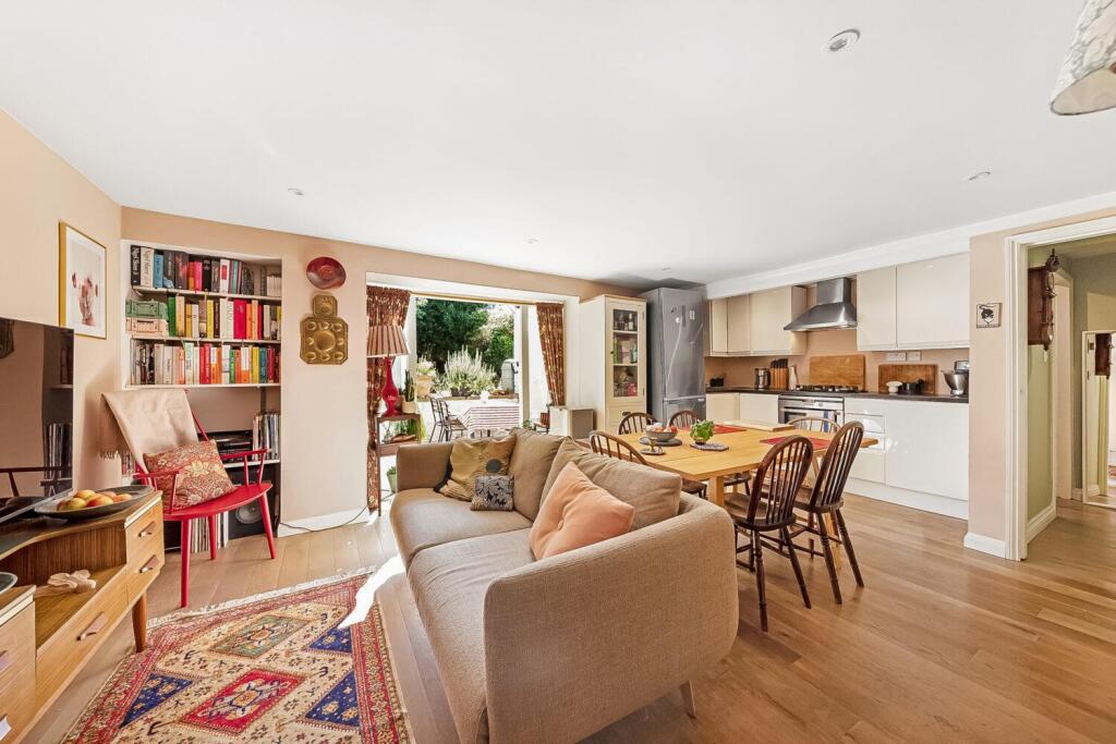 Apartment in London - View 2