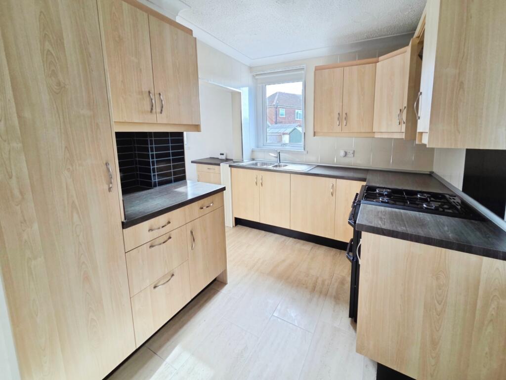 House in Cardiff, Llanharry - View 4