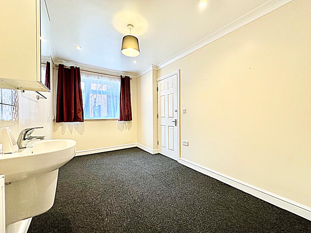 Apartment in Milton Keynes - View 4