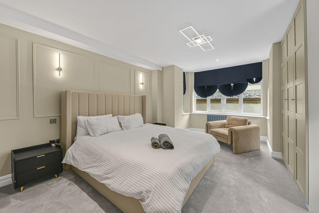 House in London - View 2