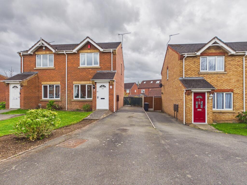 Main image of property: Lomond Way, Nuneaton, CV10