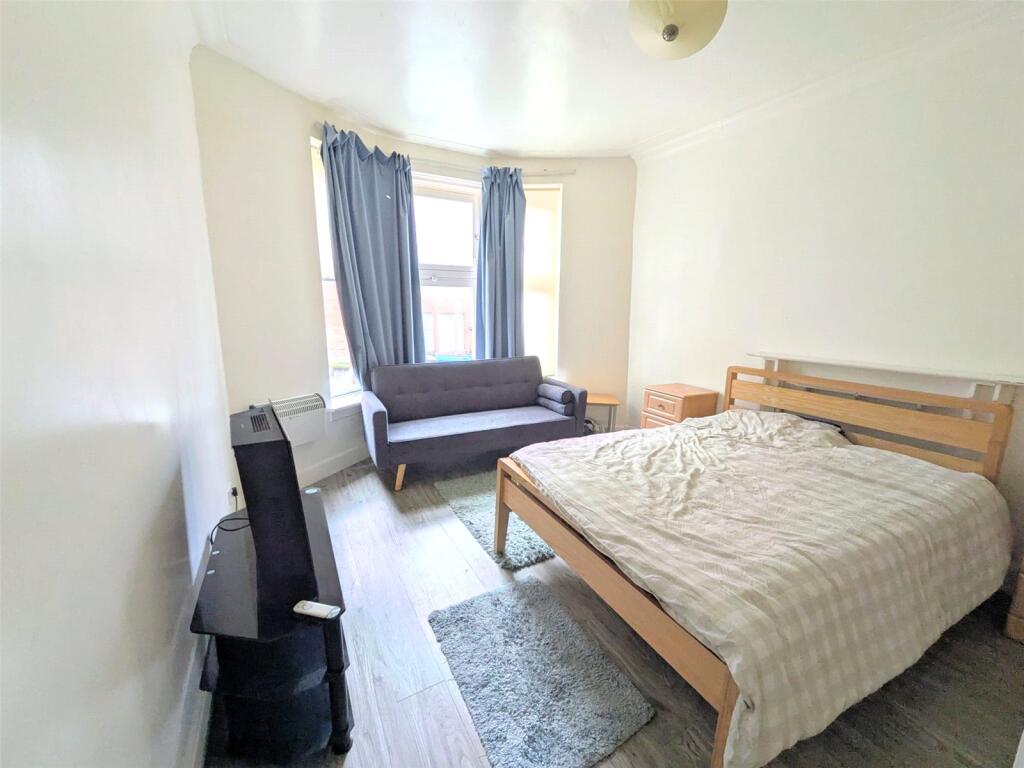 Apartment in Glasgow, Haghill - View 4