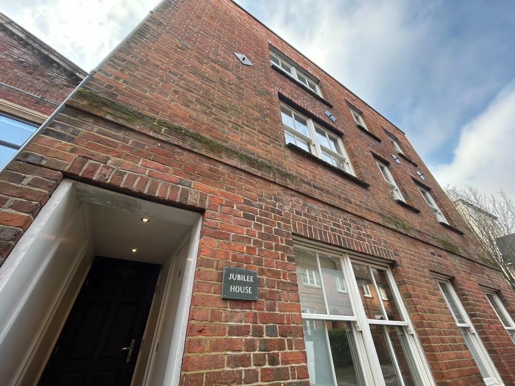Main image of property: Swan Lane, Jubilee House, Furnished
