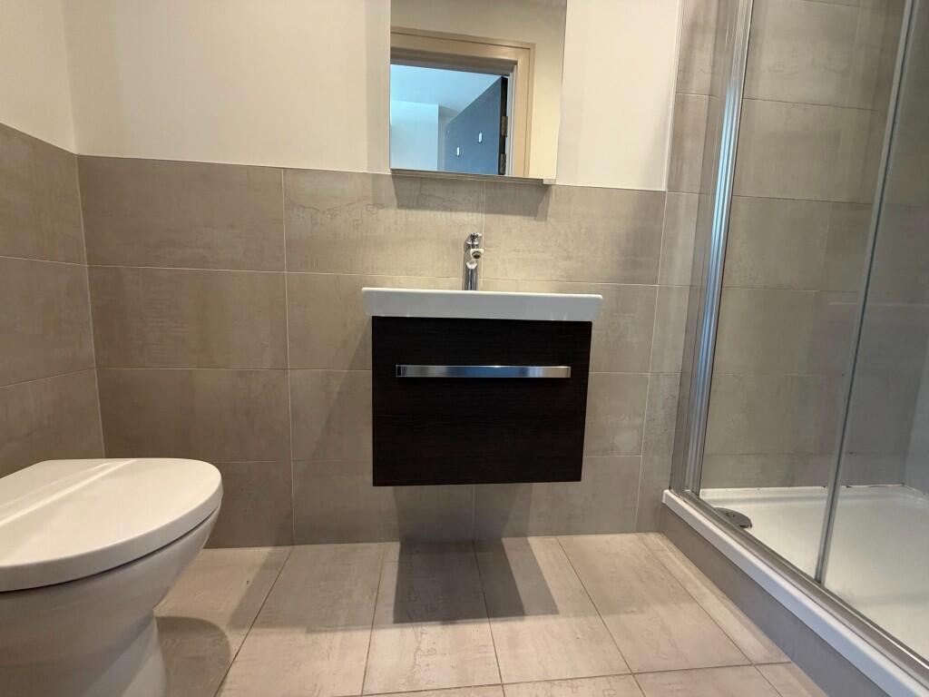 Apartment in Kingston upon Thames - More