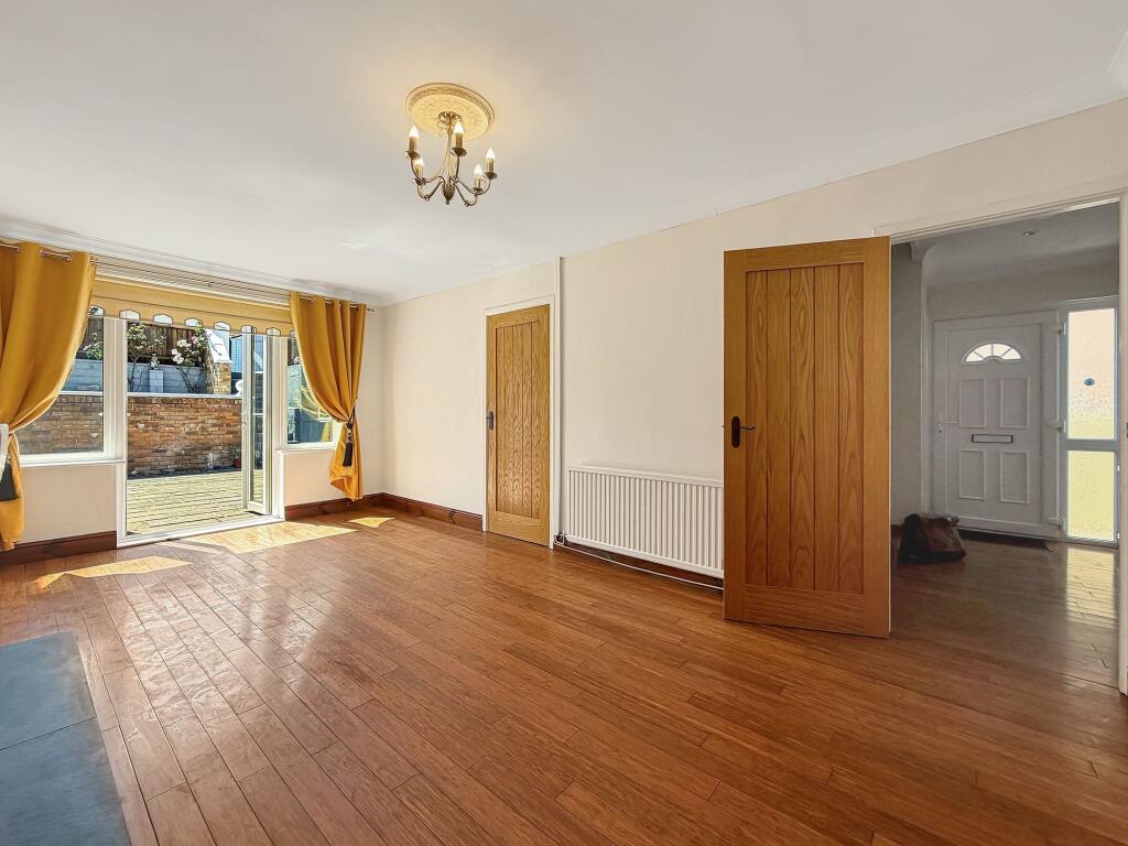 House in Hengoed, Tredomen, Gelligaer - More