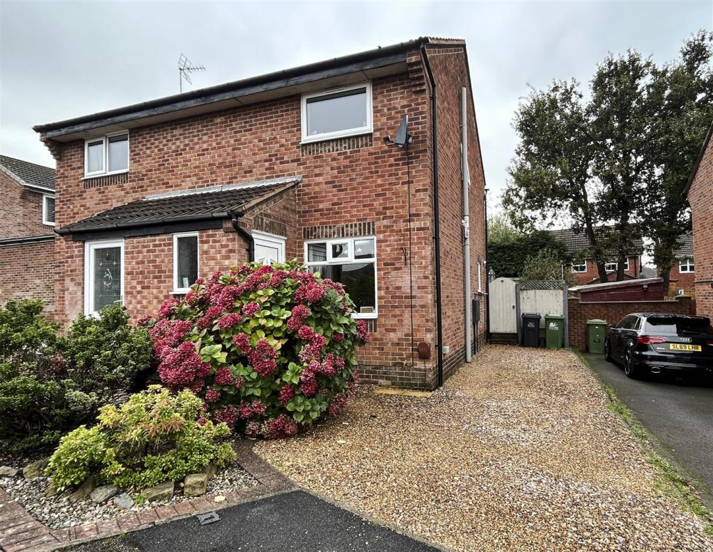 3-bed semi-detached on Boughton Drive, Swanwick, Alfreton, £175,000