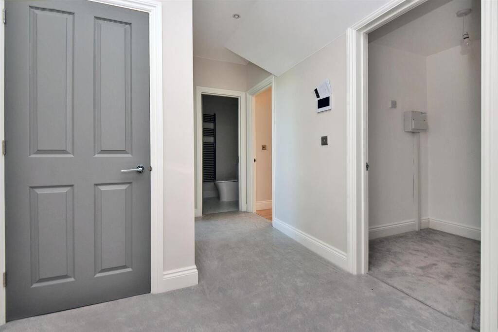 Apartment in Sutton - View 4