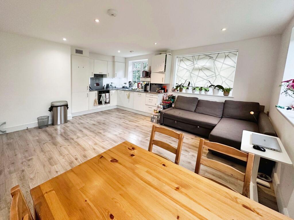 2-bed flat on Hale Lane, Edgware, HA8, £365,000