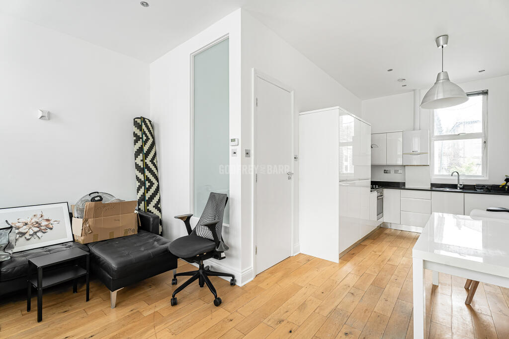 Apartment in London - View 5