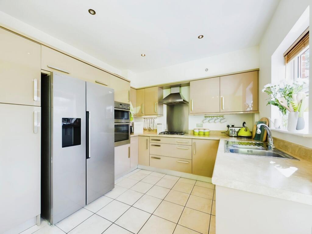 St Marys Road, Netley Abbey, Southampton, SO31 photo 3