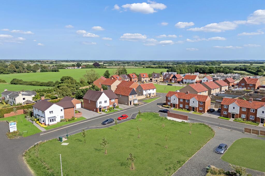 4-bed detached on Orchard Drive, Cressing, CM77, £530,000